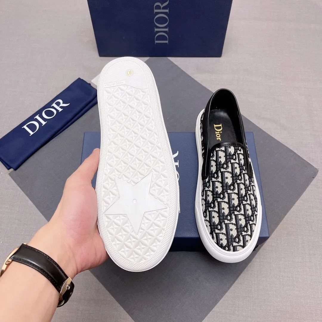 P380, Dior series casual shoes 👟🔥[Dior] Dior's new casual men's shoes are launched in Hong Kong counters. Official website 1:1 production. Original Italian materials. Designed by European and American masters. Perfect shape to create counter quality, solid color rubber wear-resistant outsole and classic dazzling head! Super versatile and very comfortable. High-end without losing taste, fashionable and novel! ! Absolute focus! Code number: 38-44, four colors available (45 can be customized, cannot be returned or exchanged) No. 005
